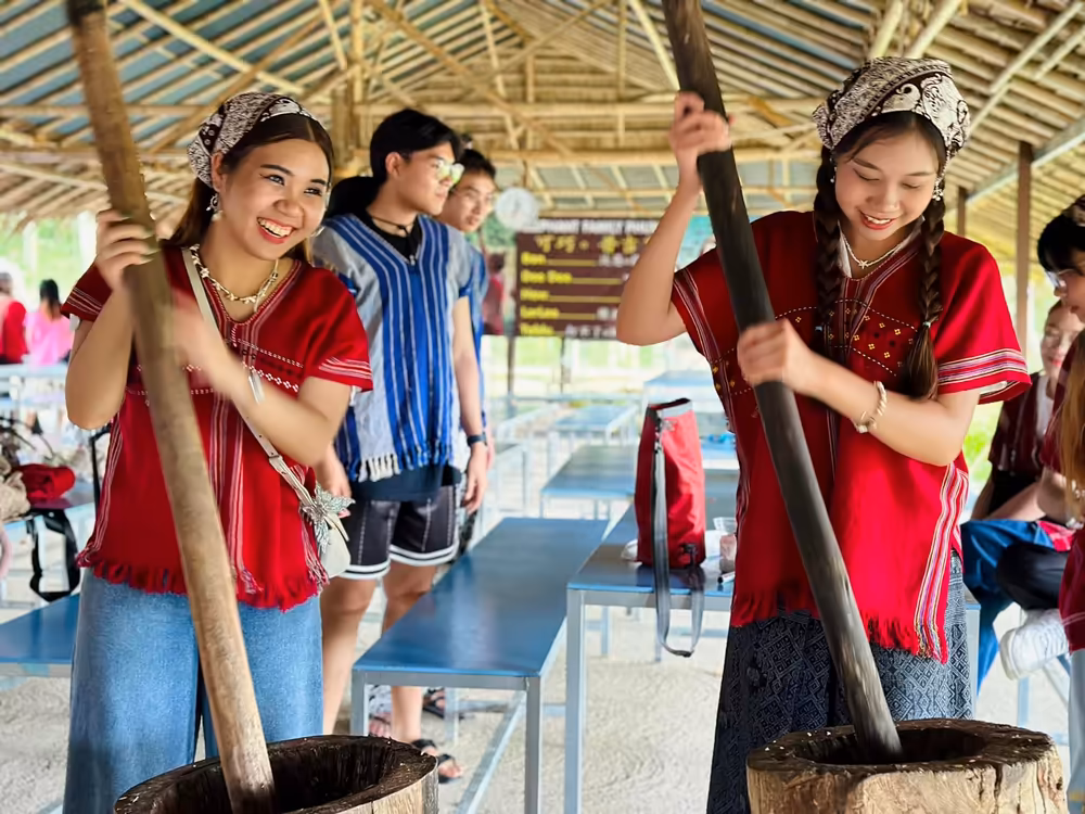 Elephant Feed & Shower at Kerchor Family - Image 7