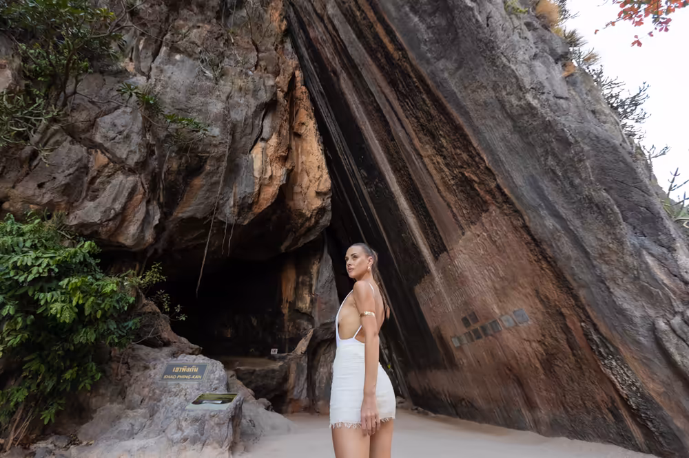 James Bond & Sunset Dinner Cruise by Seanery - Image 10