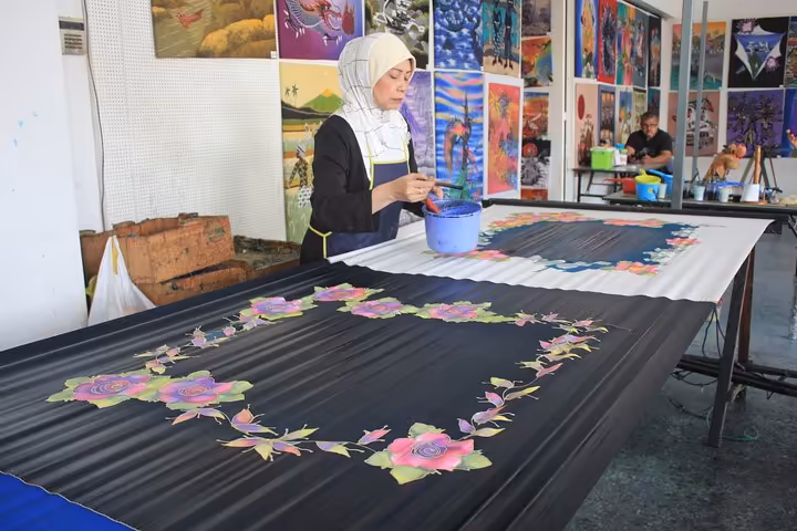 Kuala Lumpur Suburbs & Batu Caves Tour - Image 3