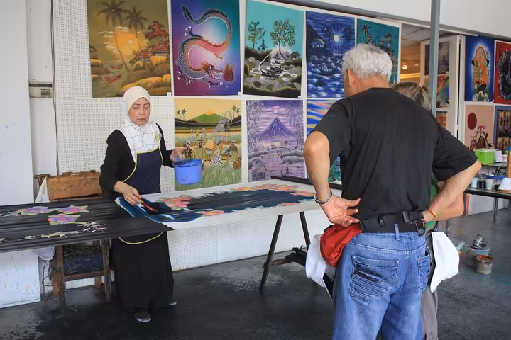 Kuala Lumpur Suburbs & Batu Caves Tour - Image 4