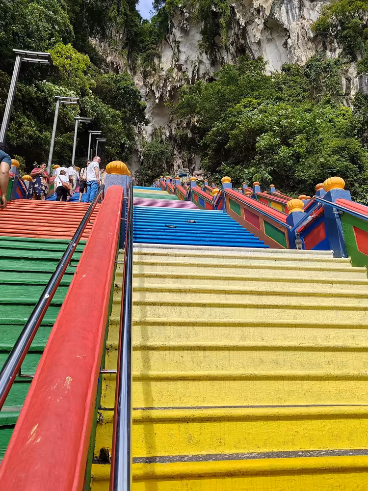 Kuala Lumpur Suburbs & Batu Caves Tour - Image 7