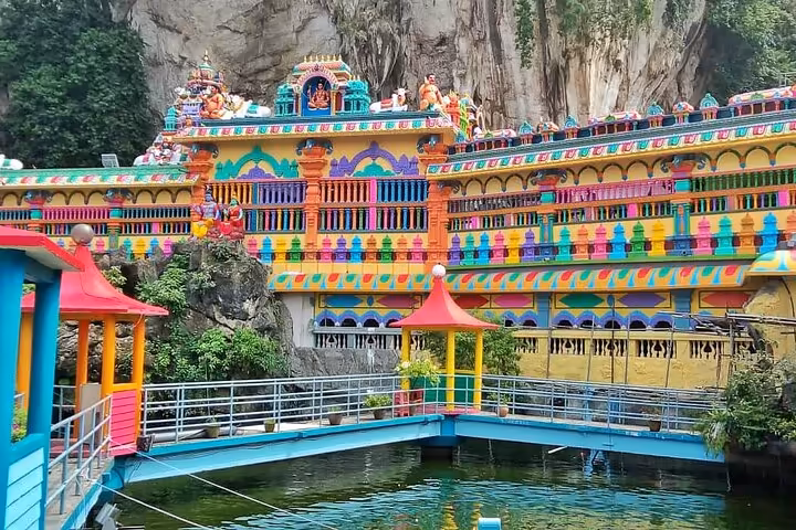 Kuala Lumpur Suburbs & Batu Caves Tour - Image 9