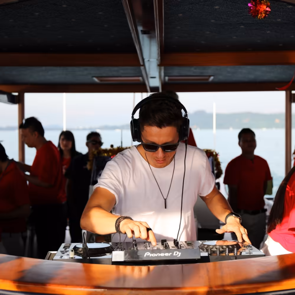 Ombre Yacht: Racha & Coral Islands  - Image 2