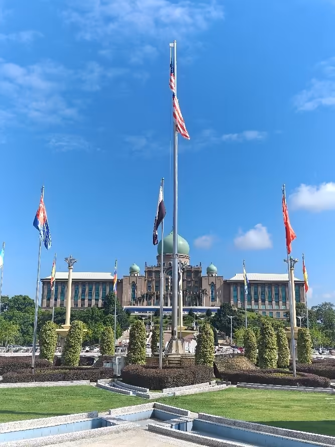 Putrajaya Half-Day Tour with Pink Mosque & River Cruise - Image 5