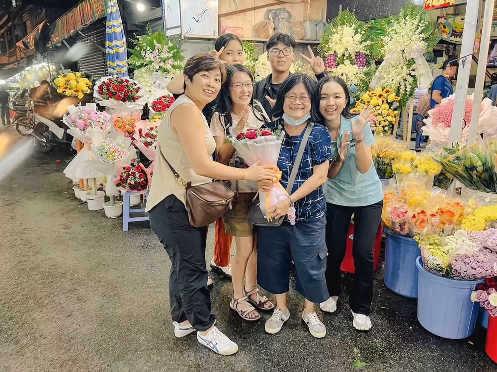 バイクで巡るサイゴン：街の景色とローカルの秘密ツアー - Image 5