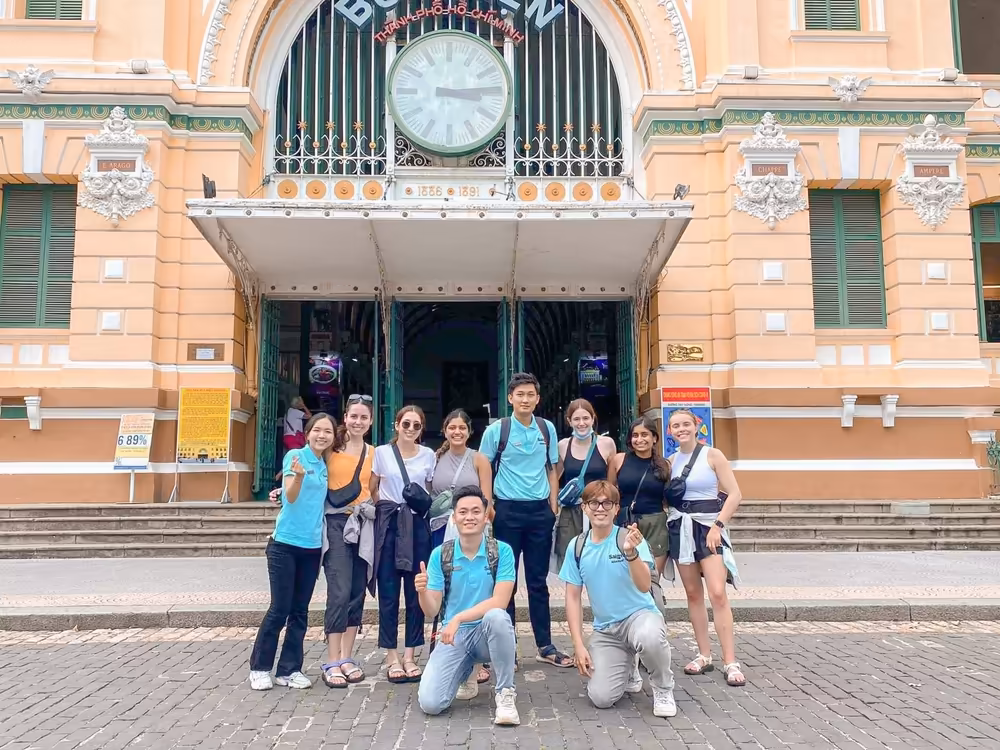 バイクで巡るサイゴン：街の景色とローカルの秘密ツアー - Image 7